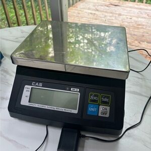 BRAND NEW CAS DELI SCALE